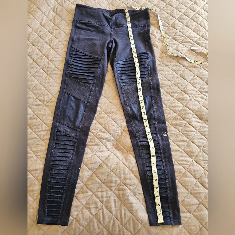 ALO Yoga size tag